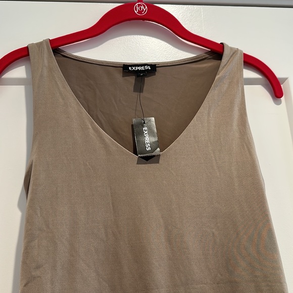 Express Body Contour v-neck thong bodysuit - Picture 3 of 4